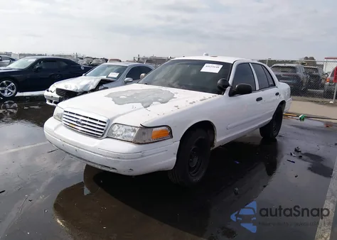 2001 Ford Crown Victoria Police Interceptor z USA, uszkodzony, nr VIN 2FAFP71WX1X107924